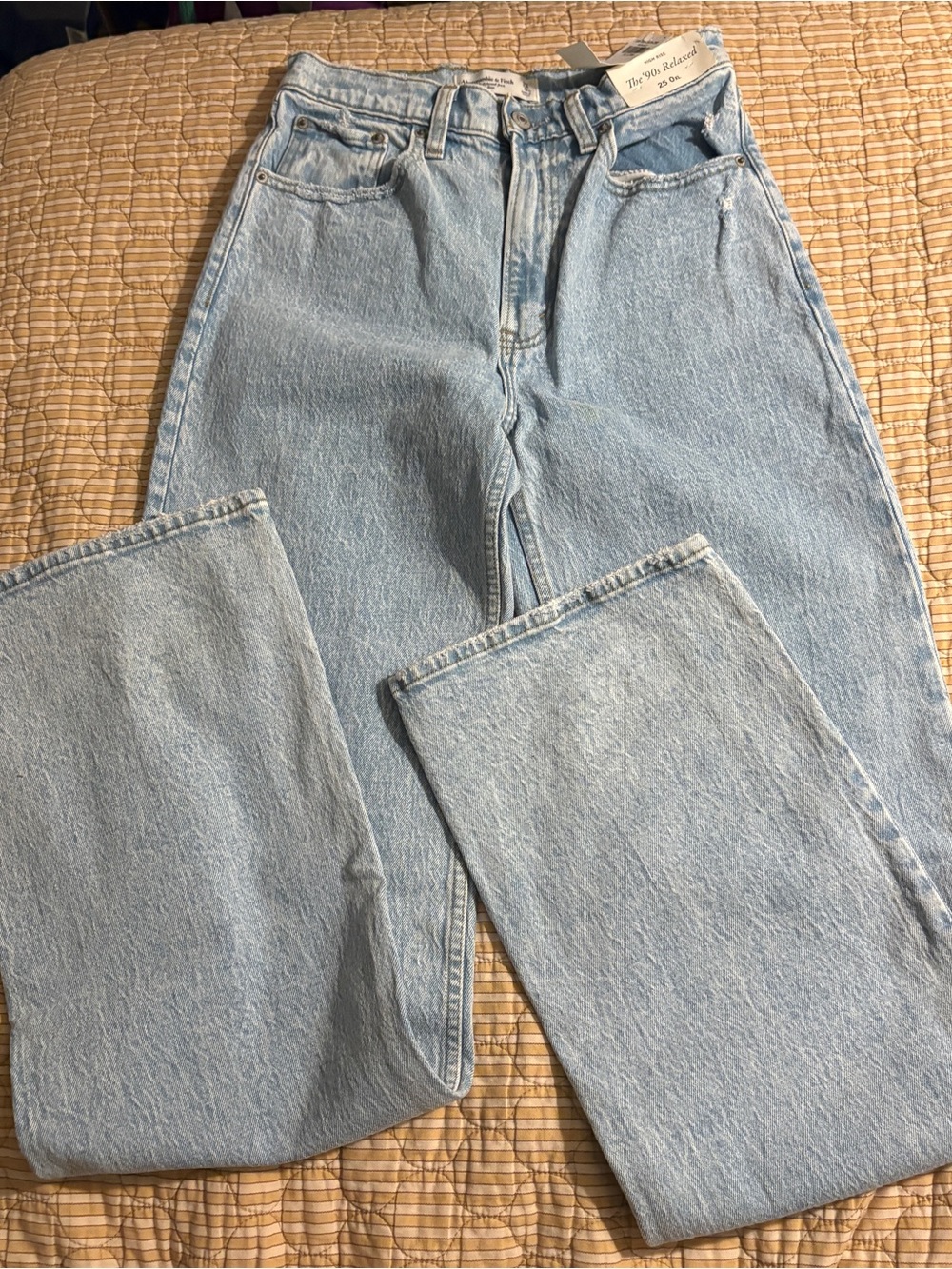 Abercrombie and Fitch Light Wash ‘90s Relaxed High-Rise Jeans Size 25 Extra Long